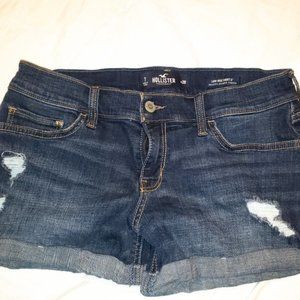 HOLLISTER SIZE 7 DISTRESSED JEAN SHORTS